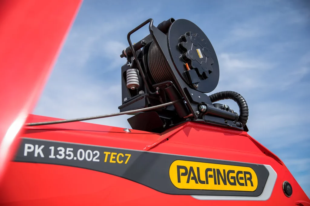 Ontdek de voordelen van de elektrische autolaadkranen van Palfinger. Emissievrij, stil en veilig werken aan duurzaam gemeentelijk onderhoud.